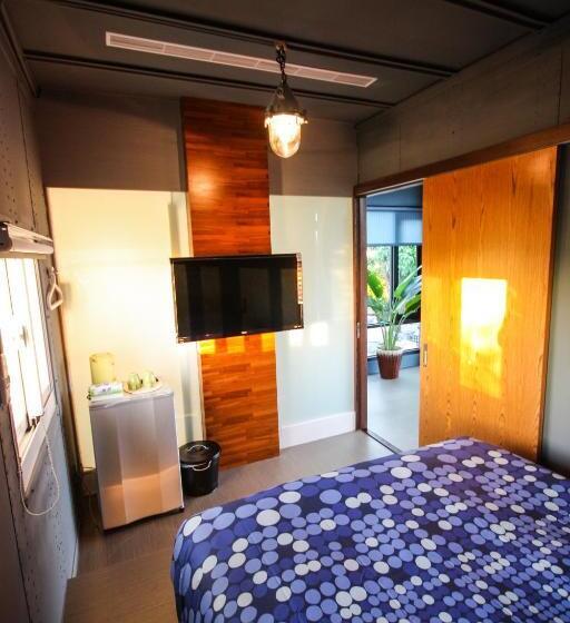 سوییت خانوادگی, Cape 42 Hotel Ill