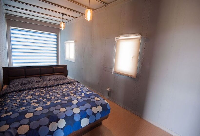 اتاق استاندارد چهار تخته, Cape 42 Hotel Ill