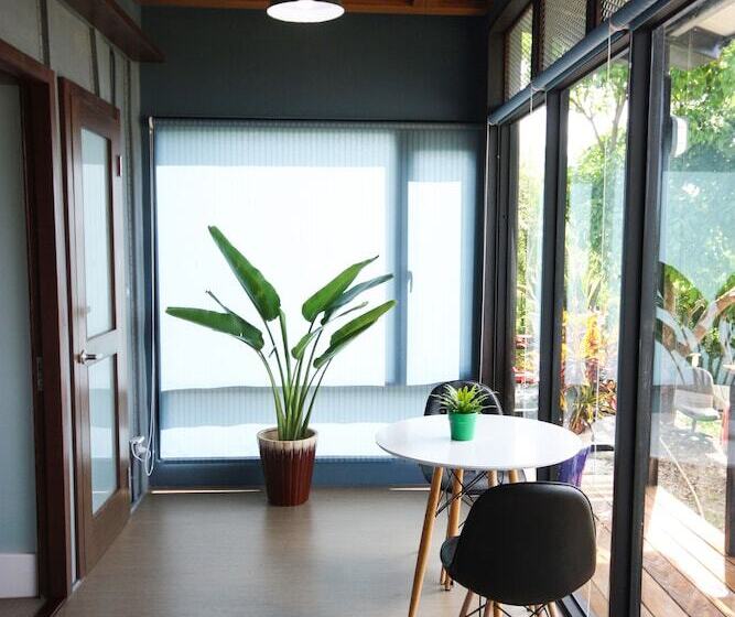 اتاق استاندارد چهار تخته, Cape 42 Hotel Ill