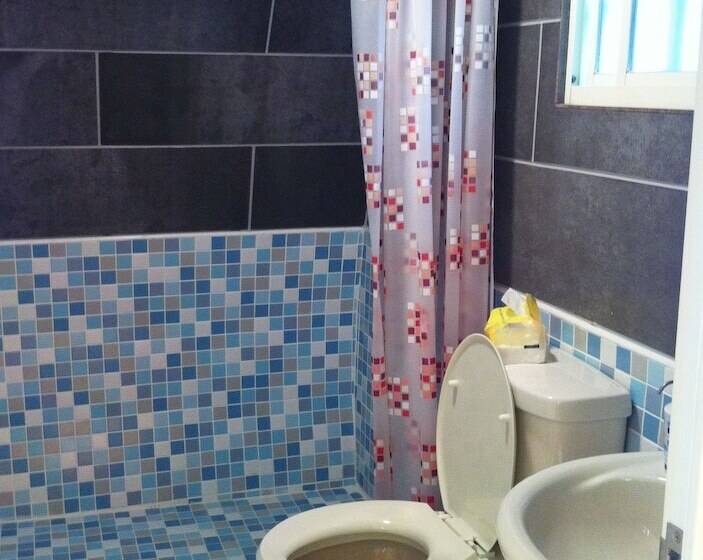 اتاق استاندارد چهار تخته, Cape 42 Hotel Ill