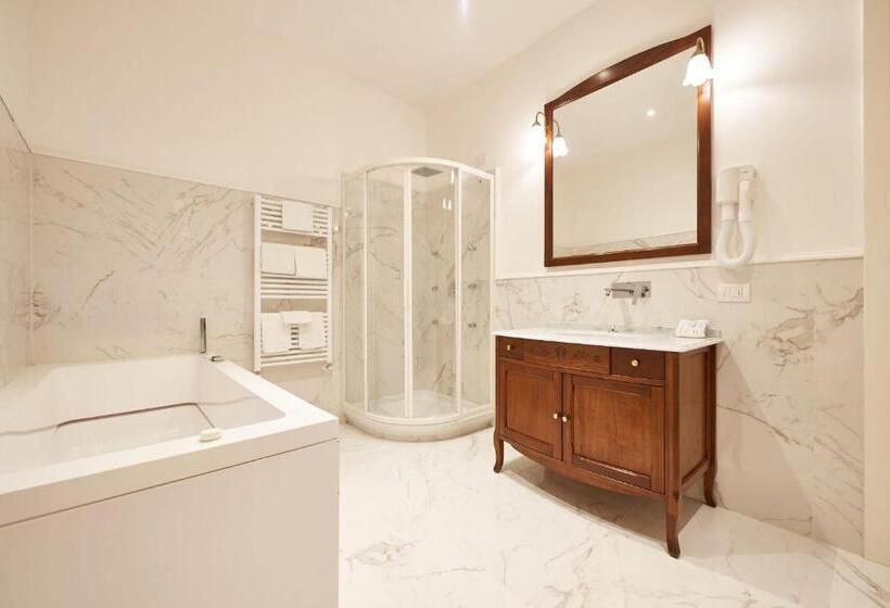 اتاق خانوادگی, B&b Le Stanze Del Duomo