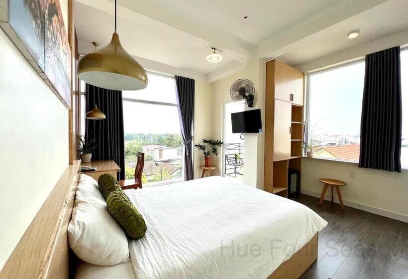 اتاق لوکس با بالکن, Hue Four Seasons