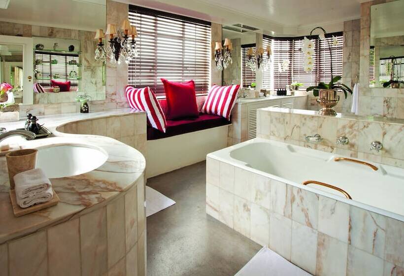 جناح ديلوكس, The Residence