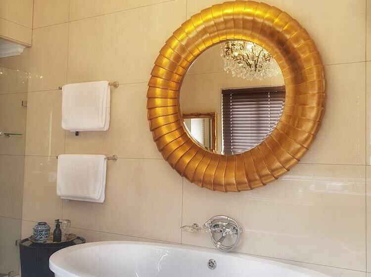 جناح ديلوكس, The Residence