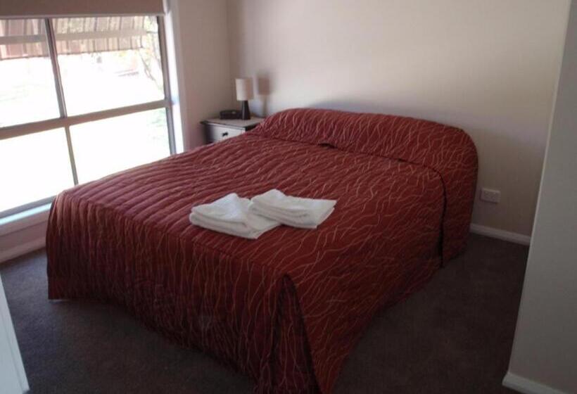 오두막, Ashleigh Court Motor Inn