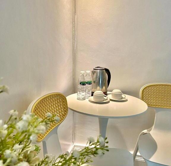 스위트 킹사이즈 침대, Euroasia By Bluebookers