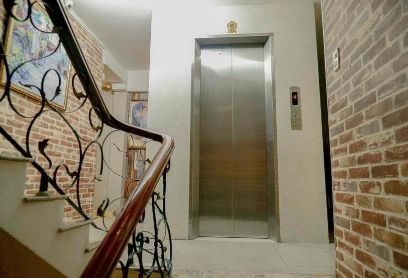 Standard Triple Room with Terrace, Galaxy Boutique Sai Gon Central