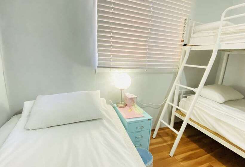 חדר סטנדרט לשלושה, Aroha Guesthouse Seoul Station