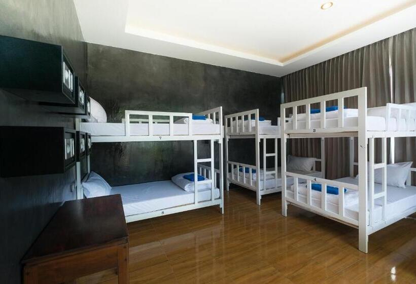 سرير فى غرفة مشتركه, Ibiza Phi Phi