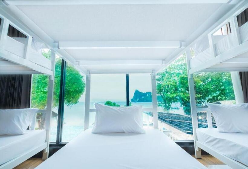سرير فى غرفة مشتركه, Ibiza Phi Phi