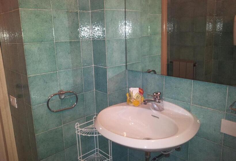 Comfort room with balcony, Post