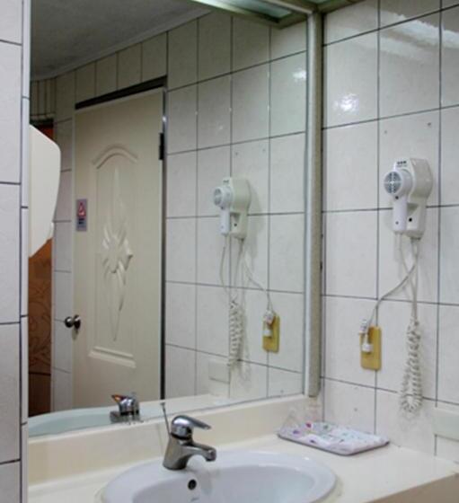 Economy Quadruple Room, Persimmon