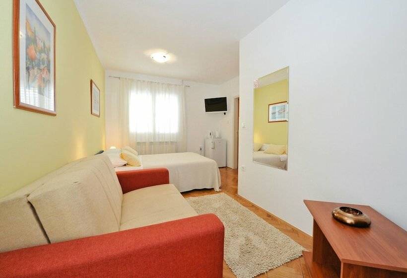 Номер Комфорт, Apartments & Rooms Petra