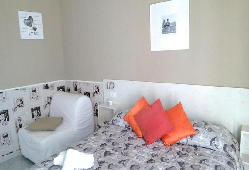 Трехместный Номер Стандарт с Балконом, B&b Sweet Home Two Steps From The Ruins..