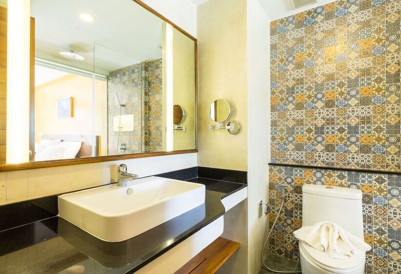 اتاق لوکس با چشم‌انداز دریا, Coriacea Beachfront Boutique Phuket Resort   Sha Plus