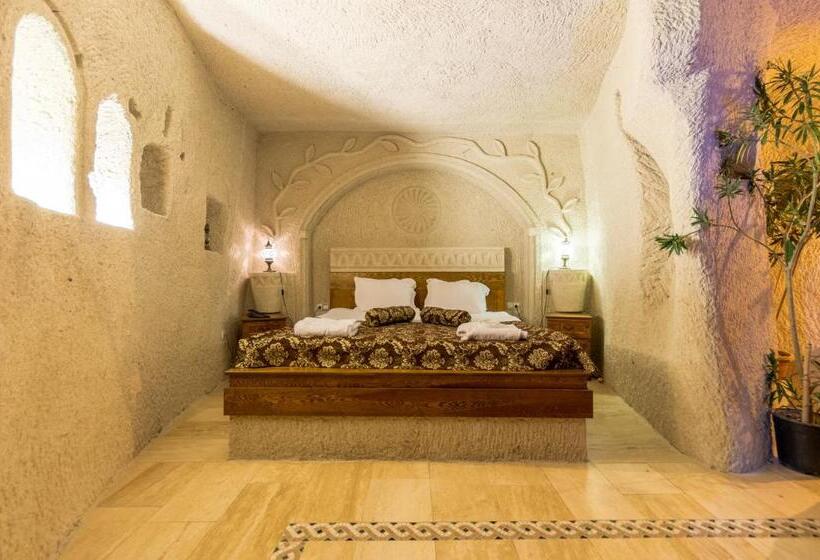 Полулюкс с Балконом, Elite Cave Suites