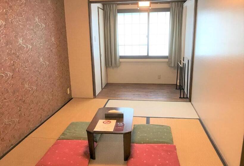 스탠다드 트리픔 룸 공동욕실, K S House Hostels   Hakone Yumoto Onsen