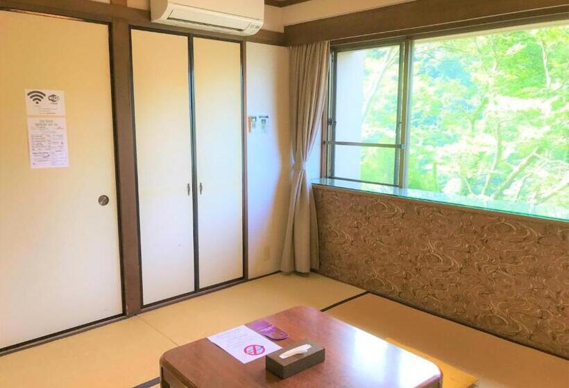 스탠다드 트리픔 룸 공동욕실, K S House Hostels   Hakone Yumoto Onsen