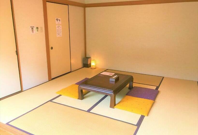 스탠다드 4인용 룸 공용 욕실, K S House Hostels   Hakone Yumoto Onsen
