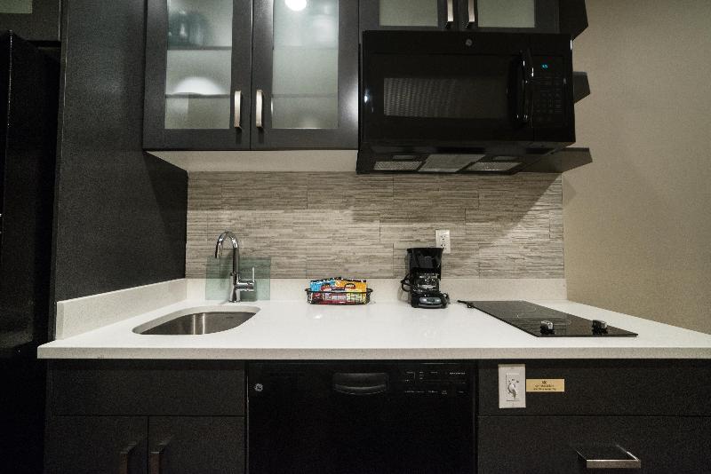 Люкс Кровать Кинг, Candlewood Suites West Edmonton   Mall Area, An Ihg