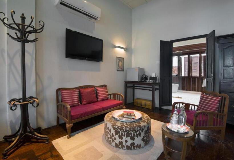 جناح, Noordin Mews