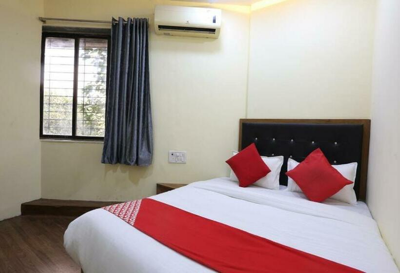 اتاق استاندارد, Crown Near Nesco Center Oberoi Mall Goregaon East