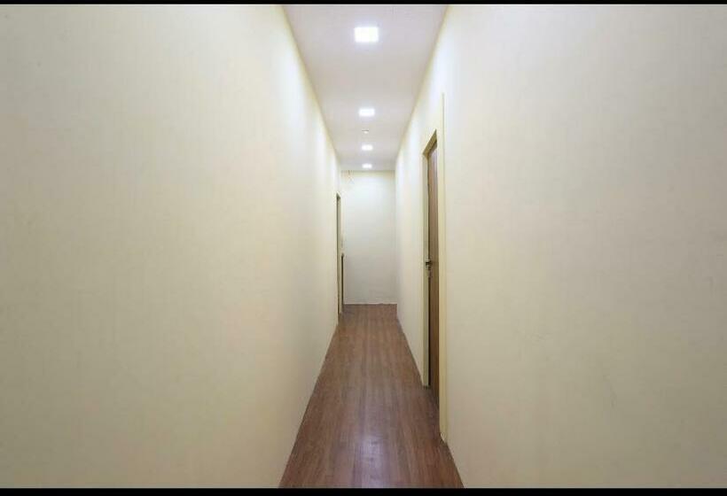 اتاق استاندارد, Crown Near Nesco Center Oberoi Mall Goregaon East