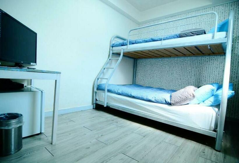 스탠다드 트리플 룸, Insadong Hostel