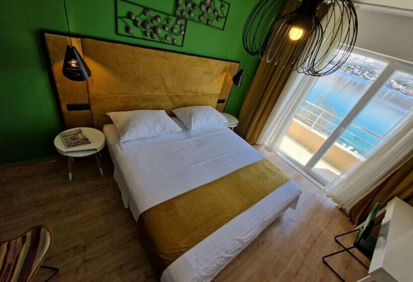 اتاق استاندارد با بالکن و چشم‌انداز دریا, Boutique Villa Revelin