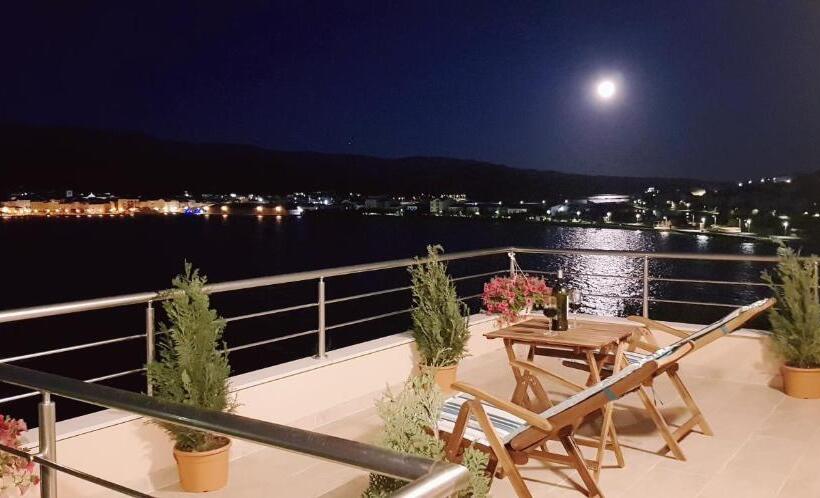 اتاق لوکس با چشم‌انداز دریا, Boutique Villa Revelin