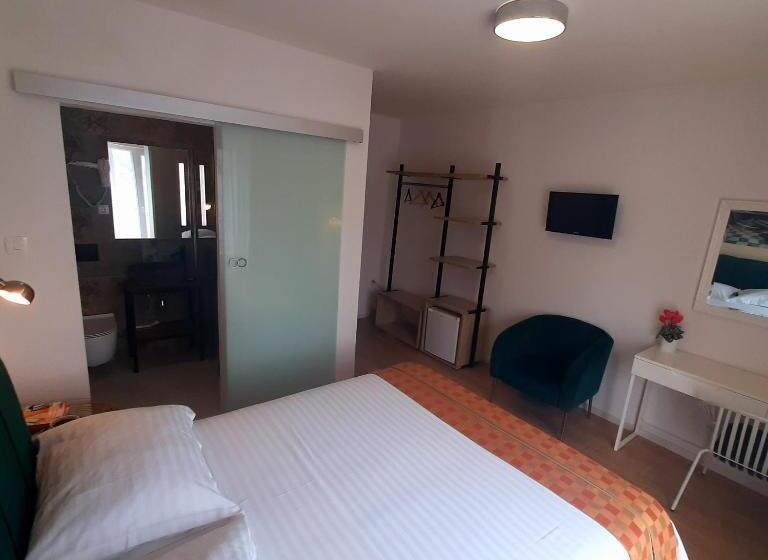 اتاق لوکس با چشم‌انداز دریا, Boutique Villa Revelin