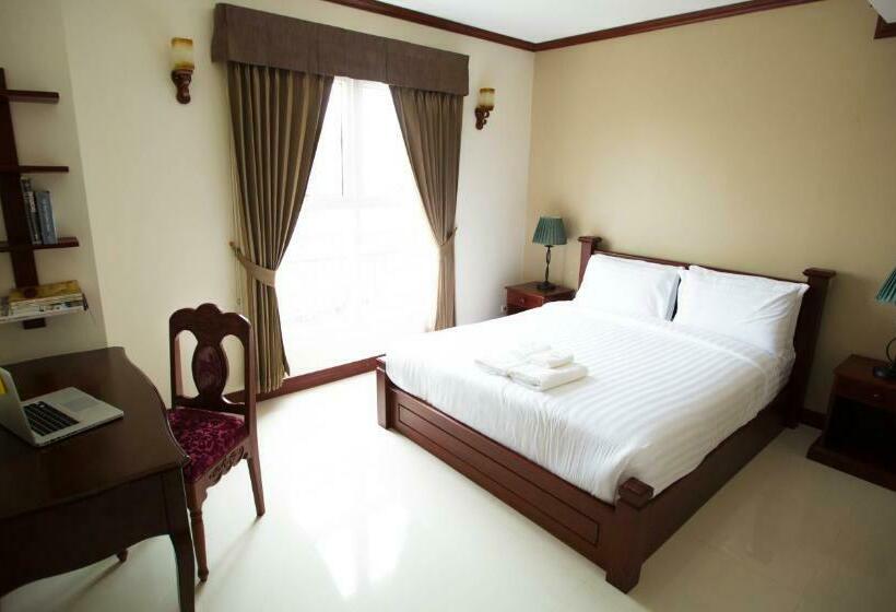 Executive Room, Capitol Residence