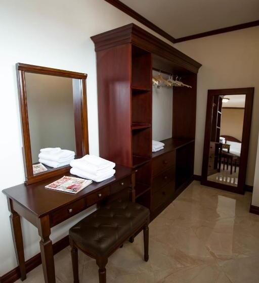 Executive Room, Capitol Residence