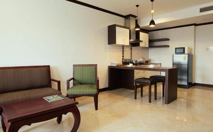 Executive Room, Capitol Residence
