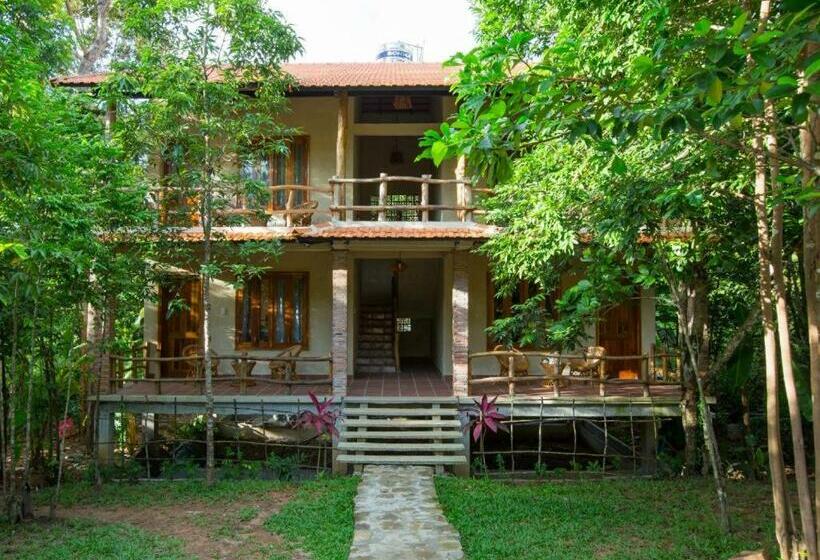 اتاق سوپریور با چشم‌انداز استخر, Valley Village Phu Quoc