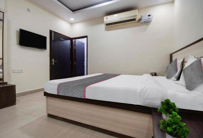 اتاق لوکس سه تخته, Capital O Hotel Pink Peral