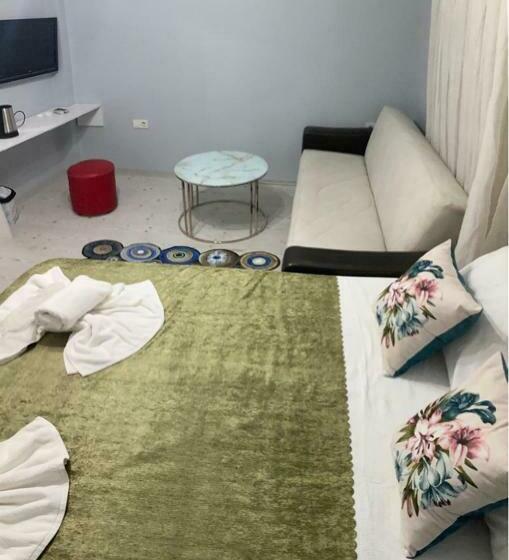 اتاق استاندارد سه نفره, Riverland Suites Apart