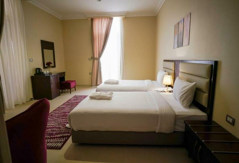 Habitación Deluxe Vista Ciudad, Savoy Hotel Elminya