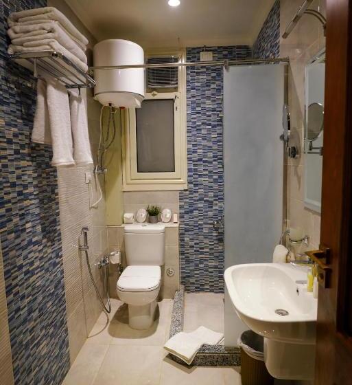 Habitación Triple Deluxe, Savoy Hotel Elminya