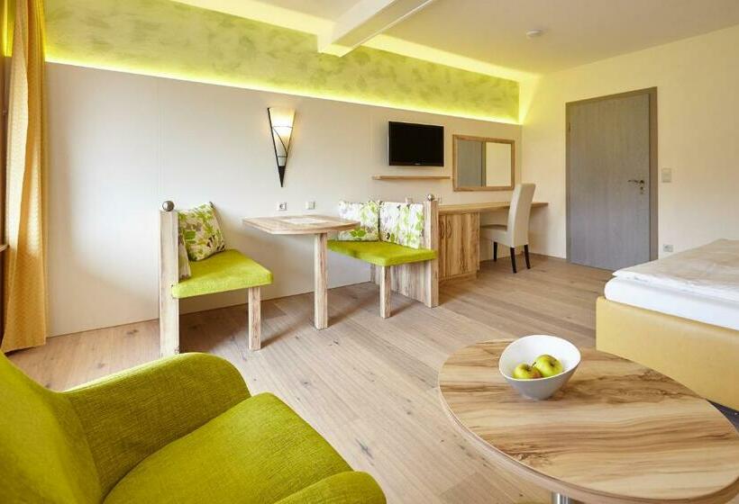 Номер Стандарт с Балконом, Wellnesshotel Sonnenhalde Tonbach