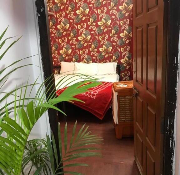اتاق خانوادگی, Shivlok Guest House