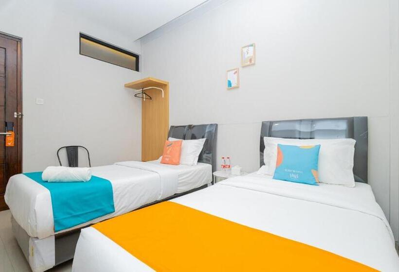Номер Deluxe, Sans Hotel Bobosini Malang By Reddoorz