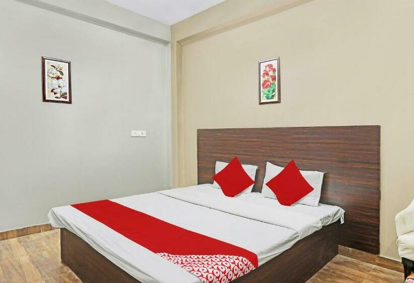 トリプルクラシックルーム, Oyo Flagship 80999 Sarovar Comfort Castle Inn