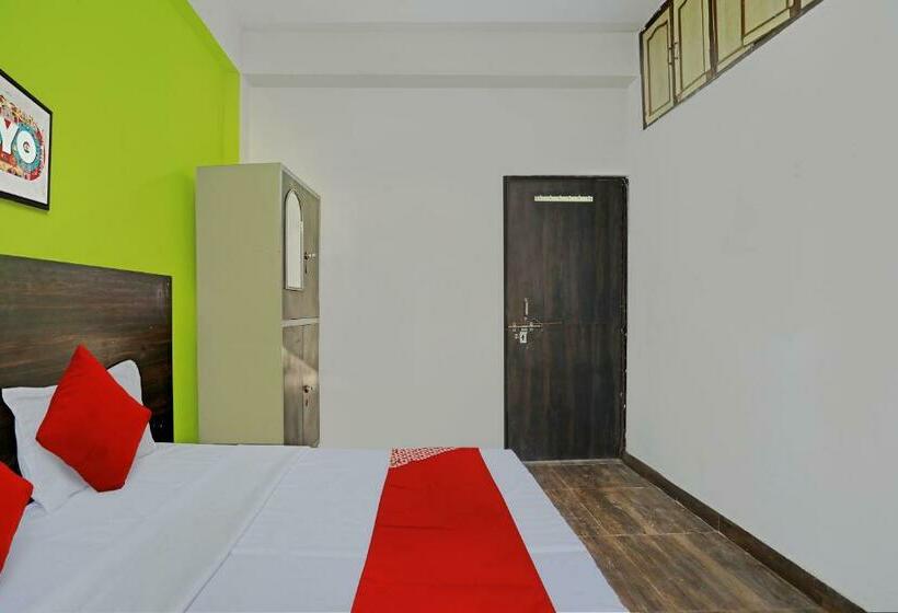 トリプルクラシックルーム, Oyo Flagship 80999 Sarovar Comfort Castle Inn