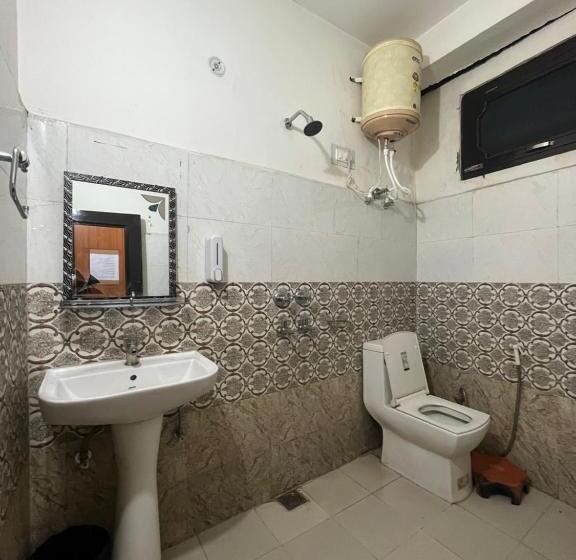 Семейный Номер, Narayana Guest House