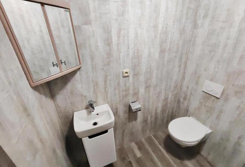 四人标准间, Stará škola