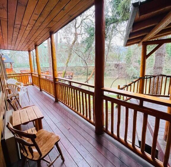 Номер Стандарт с Балконом, The Lindsay Lodge