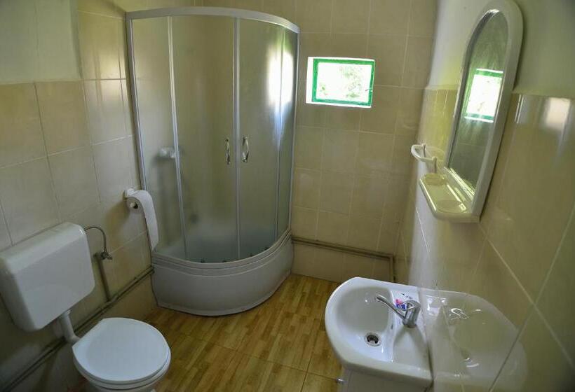 Семейный Номер Совместный Санузел, Busta House