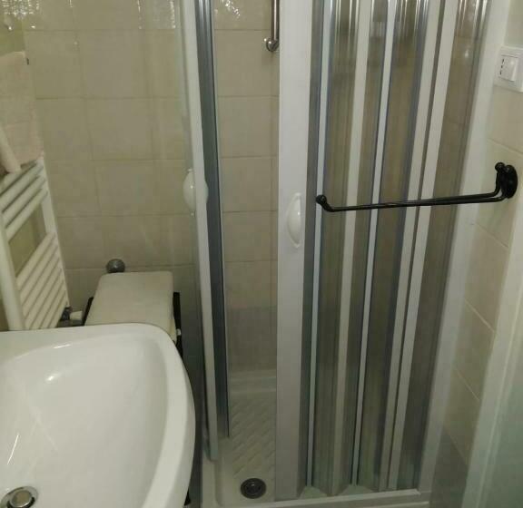 اتاق استاندارد چهار تخته, Albergo Cavour Self Checkin