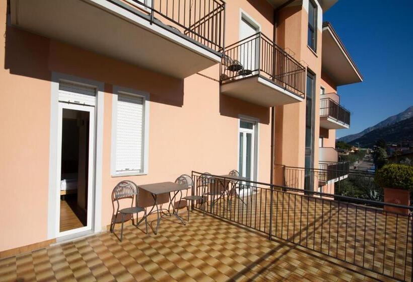 اتاق استاندارد با بالکن, Villa Orchidea